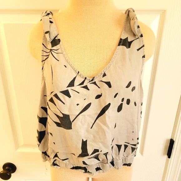 2/$20 Jane and Delancey Tank Top L - Picture 1 of 9